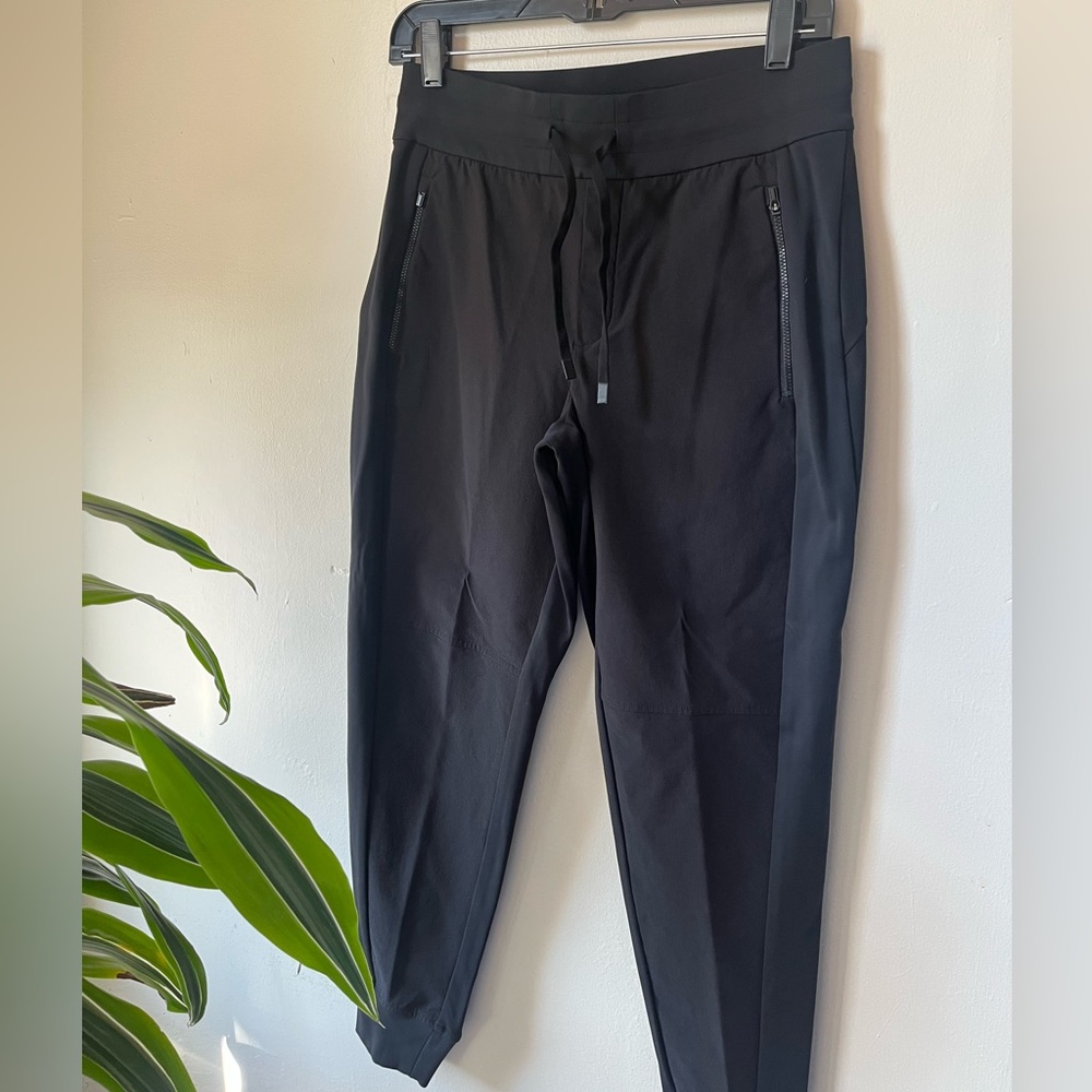 Athleta hybrid trek jogger NWOT SIZE 4